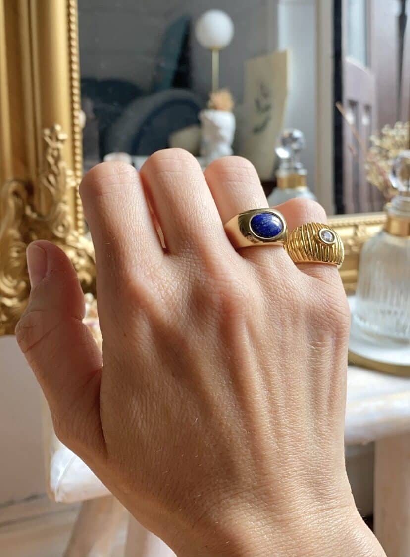 Significado de un anillo en el dedo meñique