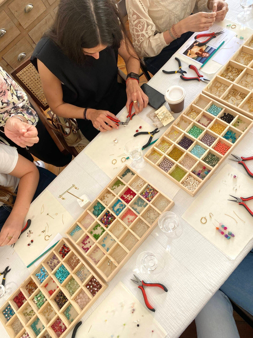 Talleres de joyas para despedidas, cumpleaños, eventos